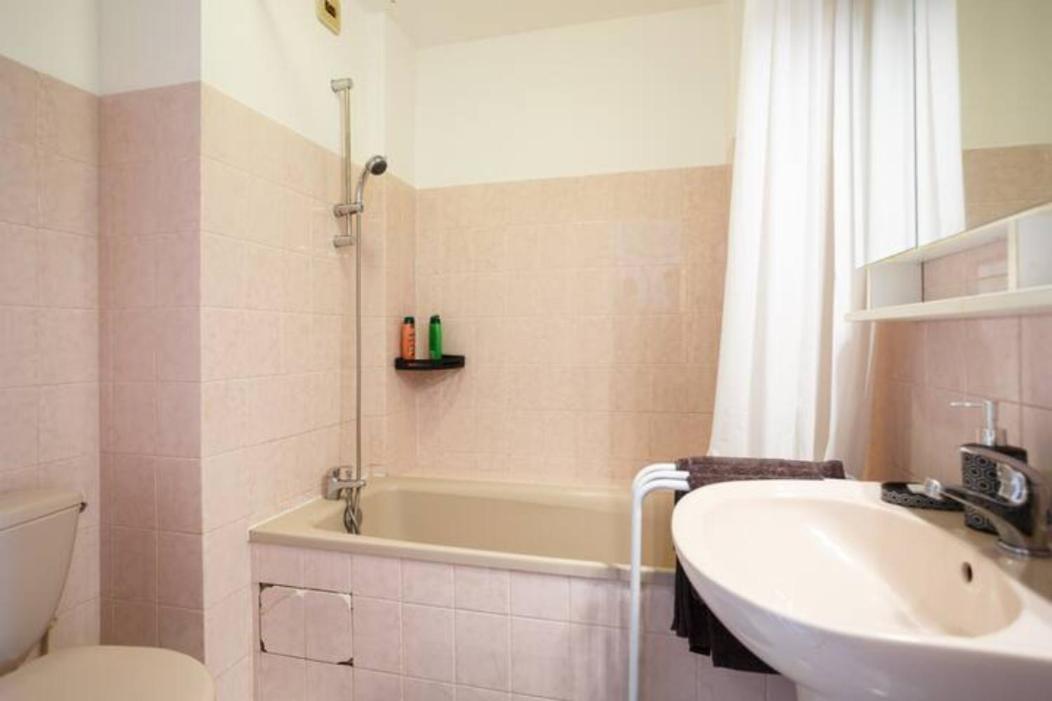 سارتروفيل Appartement Cozy : 10/15 Min Des Champs Elysee المظهر الخارجي الصورة